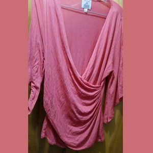 👽 FLATTERING DRAPE TOP